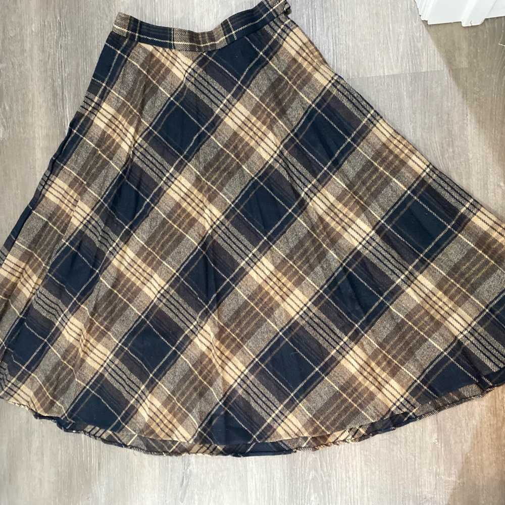 Unique Vintage Plaid wool Skirt in Black and Tan